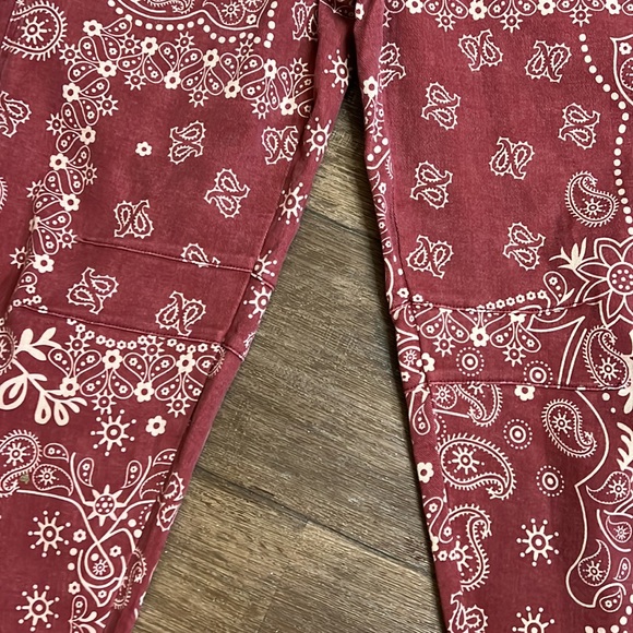 Red Bandana Print Barrel  pants size Large - Picture 9 of 13